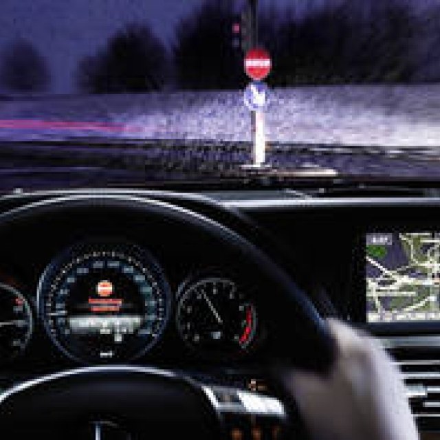 ドライバーによる逆走を防ぐ｜Mercedes-Benz ギャラリー