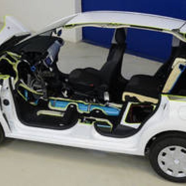 空気とガソリンのハイブリッド技術を公開｜Peugeot & Citroen ギャラリー