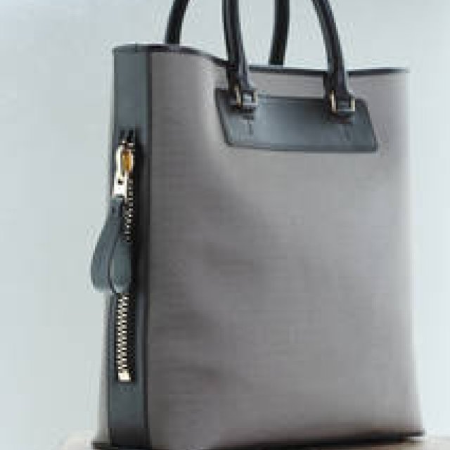 HANKYU MEN’S TOKYO｜阪急メンズ大阪5周年を祝する、インターナショナルブランドの限定商品が登場 ギャラリー