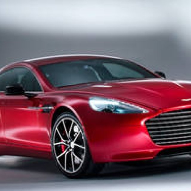 進化した4ドアサルーン「ラピードS」を発表｜Aston Martin ギャラリー