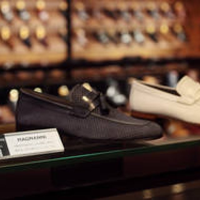 ISETAN MEN’S｜伊勢丹新宿店メンズ館 靴売場の「QRコード」でOPENERS記事にアクセス ギャラリー