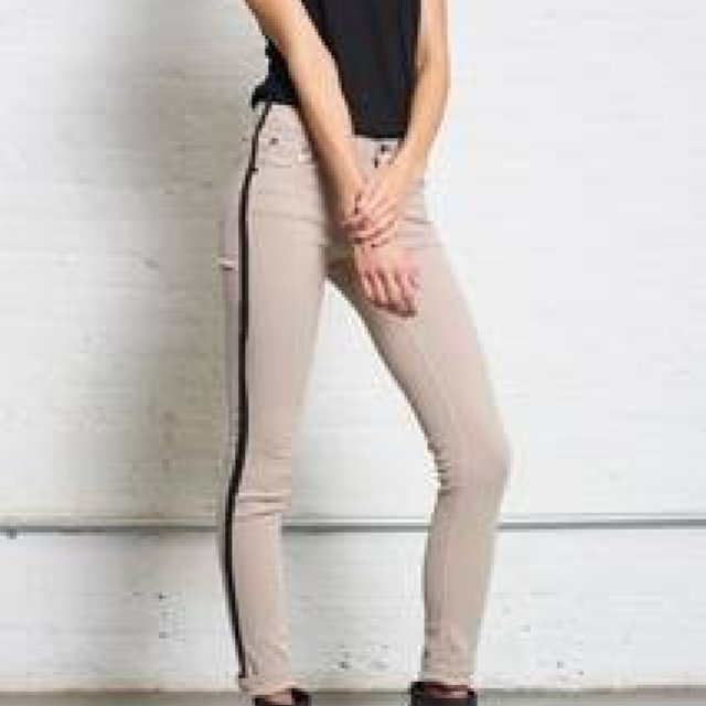 rag & bone｜3階から2階へ、伊勢丹新宿店リニューアルオープン ギャラリー