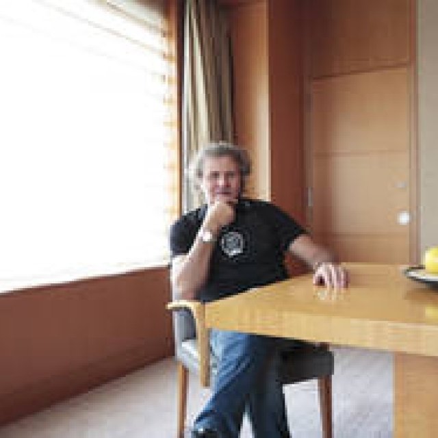 DIESEL｜ディーゼル創始者レンツォ・ロッソが語る新プロジェクト“DIESEL＋EDUN” ギャラリー