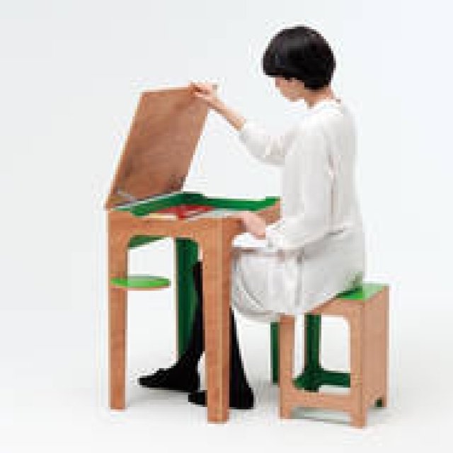 ICHIRO｜“イチロのイーロ”プロジェクト第二弾は、角田陽太デザイン「スコラデスク＆スツール」 ギャラリー