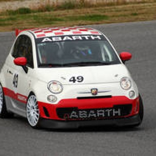 “小さな巨人”アバルトが、世界で初めて公式レースに復帰｜Abarth ギャラリー