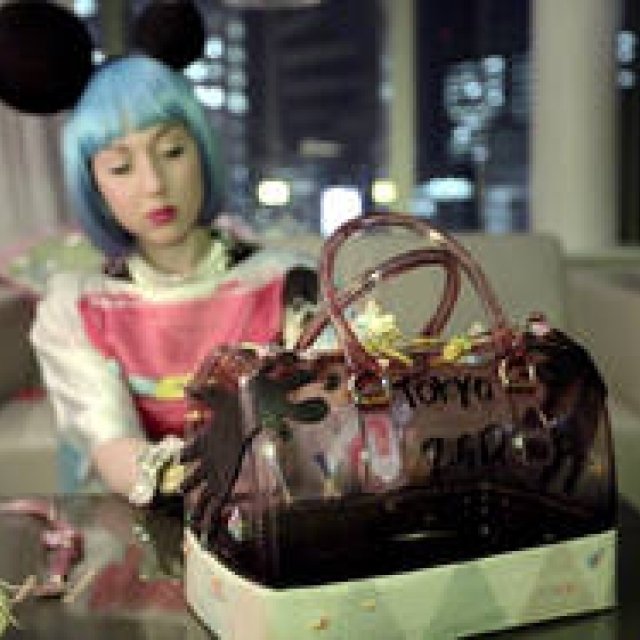 フルラ｜舞台は東京！ アートプロジェクト「#CANDYCOOL」始動｜FURLA