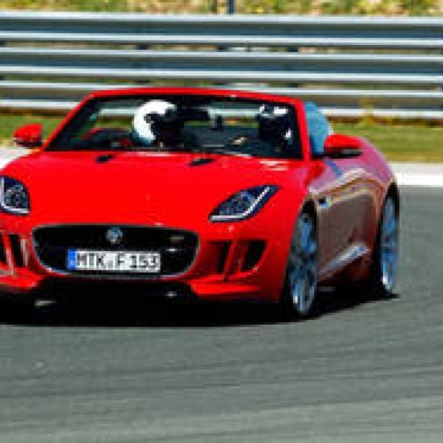 英国車のいま 第1回 ジャガーは立ち止まらない！｜Jaguar ギャラリー