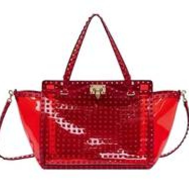 VALENTINO｜新作ロックスタッズ「ルージュ」が店舗限定発売 ギャラリー