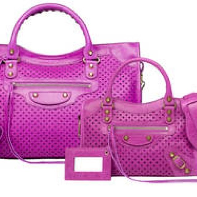 BALENCIAGA｜日本直営店限定カラーも！ 新作「アリーナ クロス」登場 ギャラリー