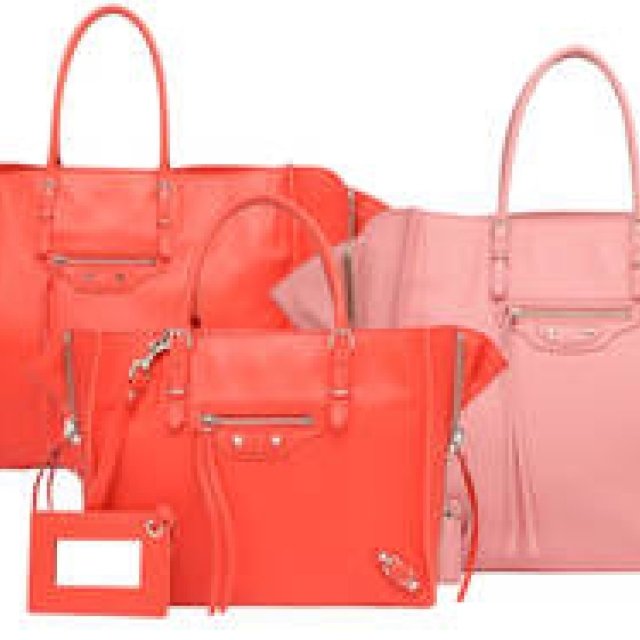 BALENCIAGA｜“紙袋” に着想を得た新作バッグ「ペーパージップアラウンド」デビュー