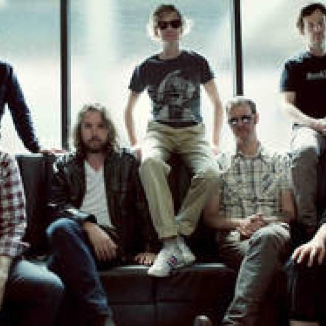 MUSIC｜カナダを代表するインディペンデント・レーベル10周年 ディスク2収録楽曲を全曲公開！ 『アーツ・アンド・クラフツ 2003-2013』