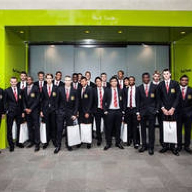 Paul Smith｜マンチェスター・ユナイテッドがポール・スミス丸の内店に来店！