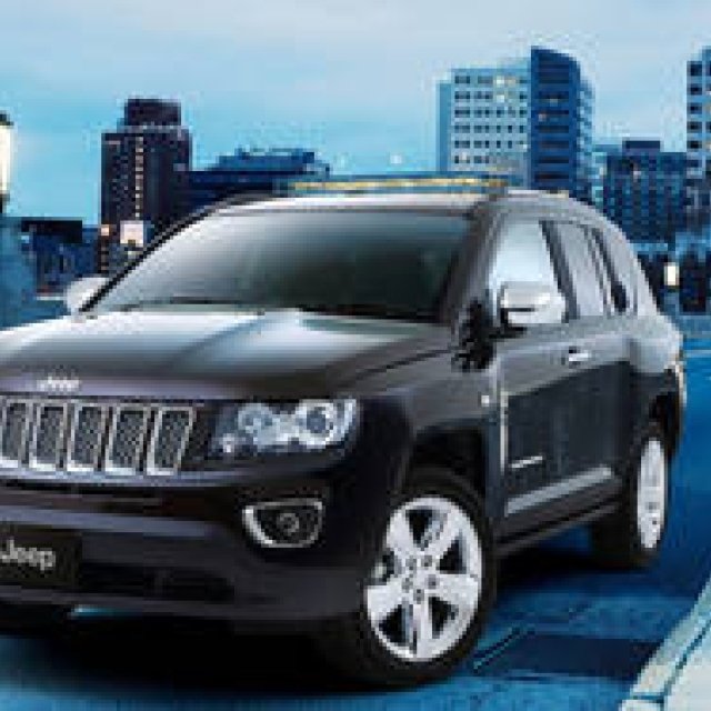 ジープ コンパスに高級感のあるクローム仕立ての限定車｜Jeep ギャラリー