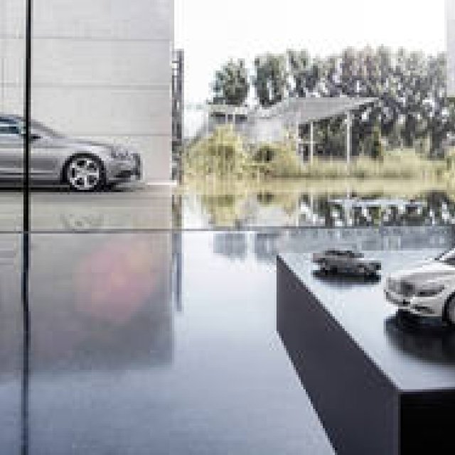 SクラスのミニカーはミニカーのSクラスだ｜Mercedes-Benz ギャラリー