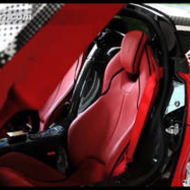 ラ フェラーリをアロンソがドライブ｜Ferrari ギャラリー