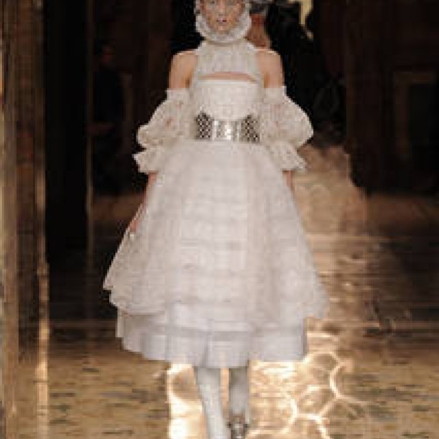 Galleru｜ALEXANDER McQUEEN｜英国人アーティスト、ダミアン・ハーストとのコラボスカーフを限定発売 02