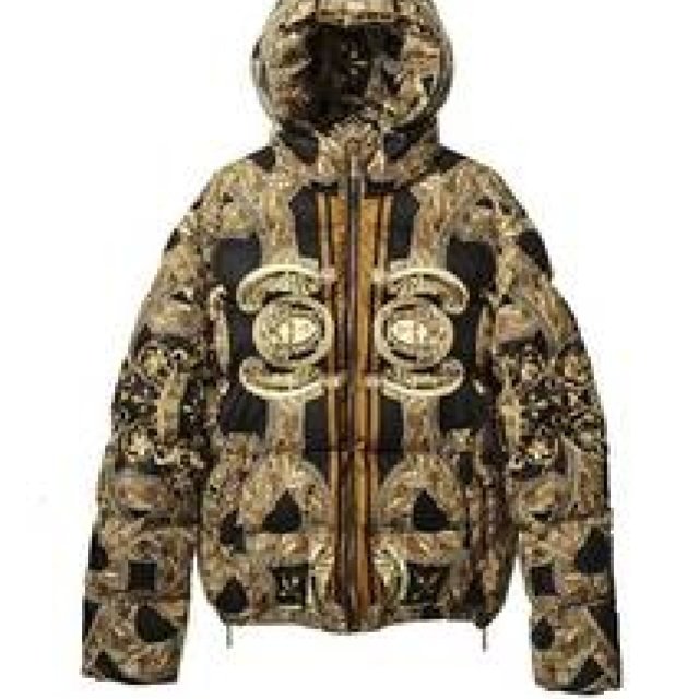 VERSACE｜ブランド設立35周年、ポップアップストアを開催 ギャラリー