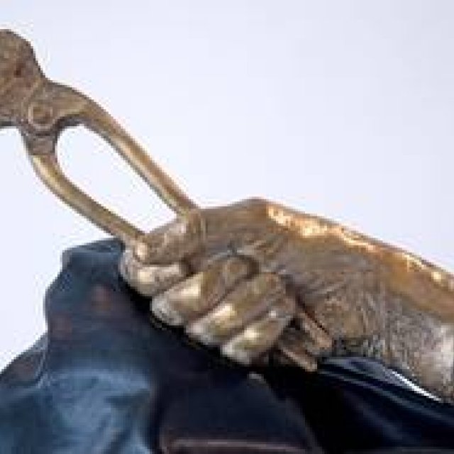 ART｜彫刻家カイディン・モニック・ル＝ウエラー『Jeux de mainsメゾンを紡ぎだす手』