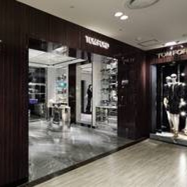 TOM FORD｜うめだ阪急にアクセサリー中心の期間限定ストア ギャラリー
