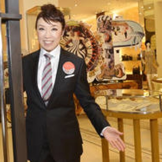 BARNEYS NEW YORK｜銀座店にユーミンが登場！（1）