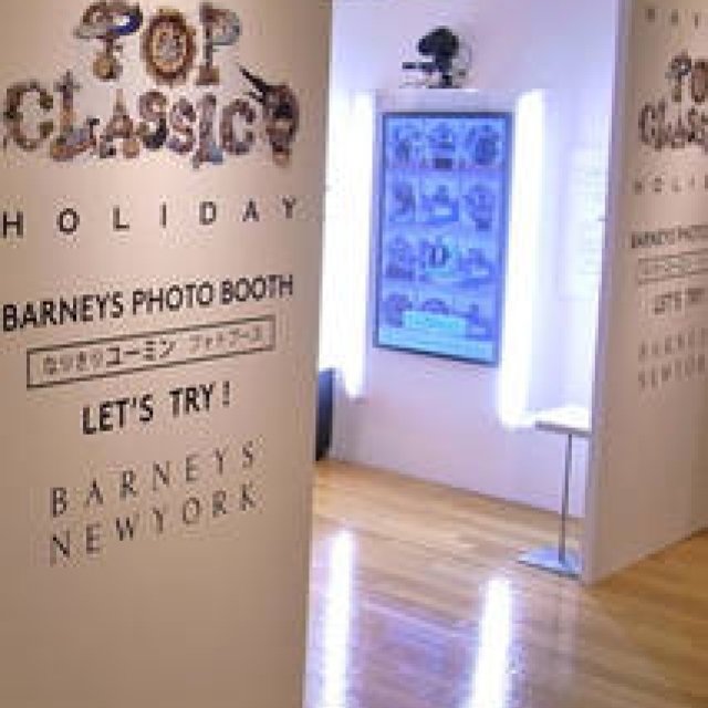 ユーミンになりきれるフォトブースが銀座店に登場｜BARNEYS NEW YORK