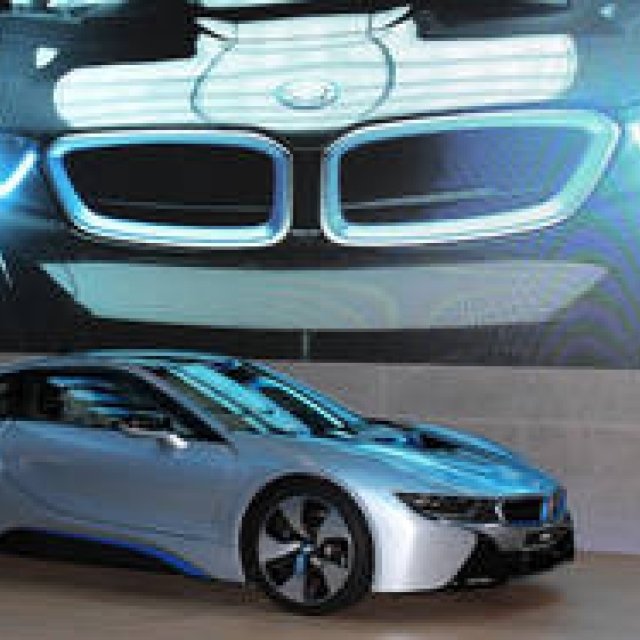 主役はハイブリッド スポーツカー「i8」｜BMW