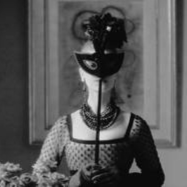 DIOR｜写真集『ディオール グラマー マーク・ショウ』 ギャラリー