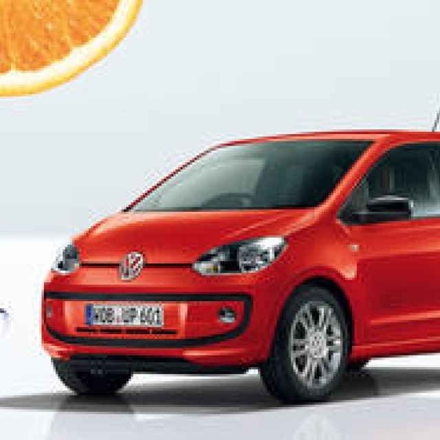 あざやかなオレンジでコーディネートしたup!｜Volkswagen ギャラリー