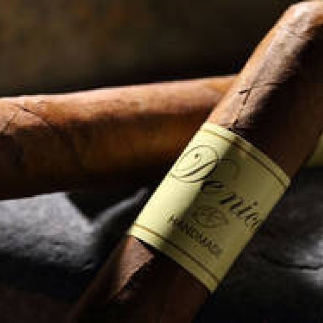 NEWS｜上級者も唸る味わいを手軽に楽しめる葉巻『デニカ プチ』 ギャラリー