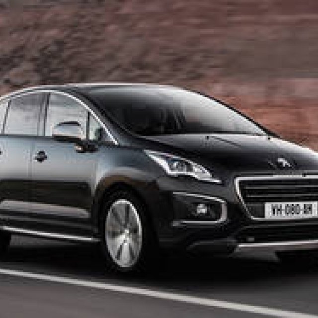 精悍な顔つきに生まれかわった「3008」｜Peugeot ギャラリー