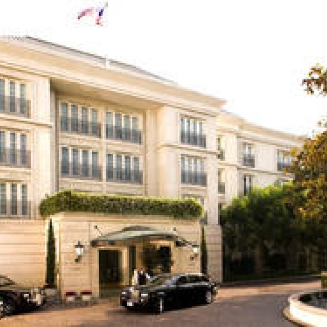 TRAVEL｜ビバリーヒルズ生誕100周年記念！　「ザ・ペニンシュラビバリーヒルズ」に1990年代へオマージュを捧げたスイートルームが誕生