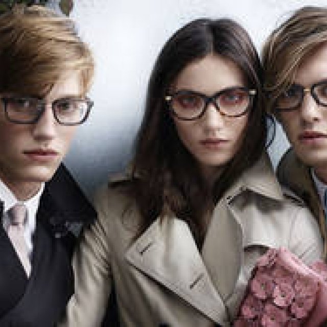 BURBERRY｜トレンチコートにインスパイアされたアイウェア ギャラリー