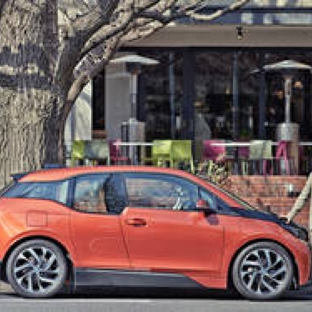 人間の本能と「i3」－ 建築家・岡田公彦の視点｜｜BMW