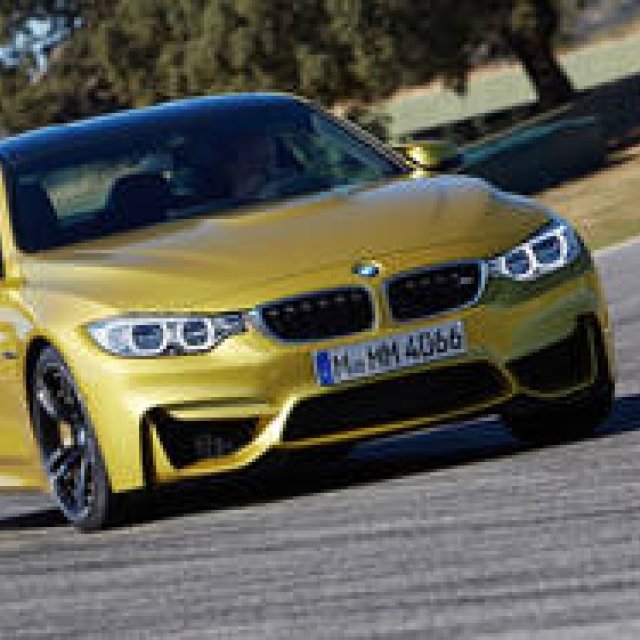 M4 クーペ、SUPER GT会場で日本初公開｜BMW ギャラリー
