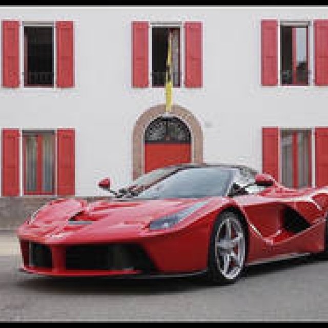 フィオラノを駆け抜ける「ラ フェラーリ」の60秒｜Ferrari ギャラリー