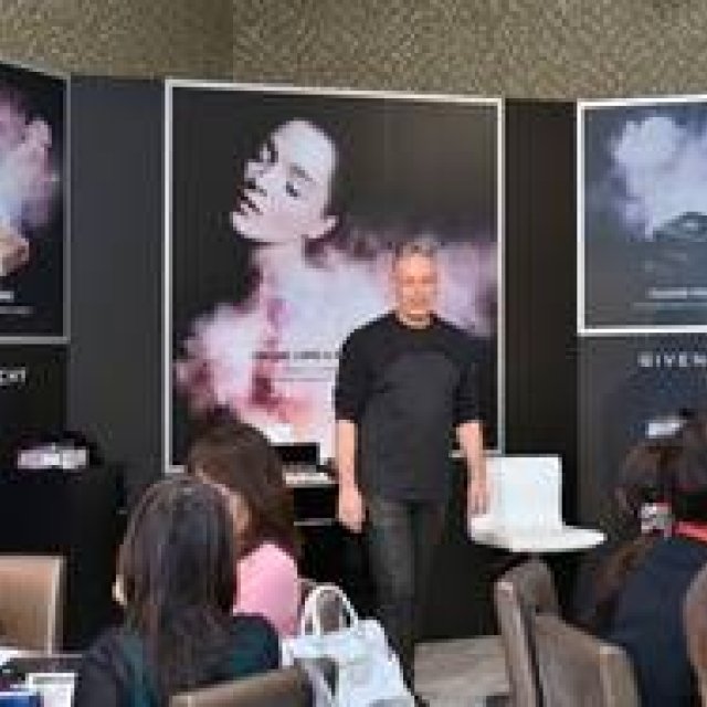 ジバンシイ｜ニコラ・ドゥジェンヌが来日　ルース パウダー「プリズム・リーブル」がリニューアル｜GIVENCHY