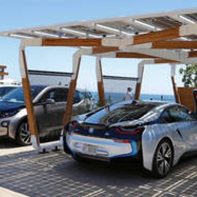 iシリーズにマッチする太陽光発電カーポートを提案｜BMW ギャラリー