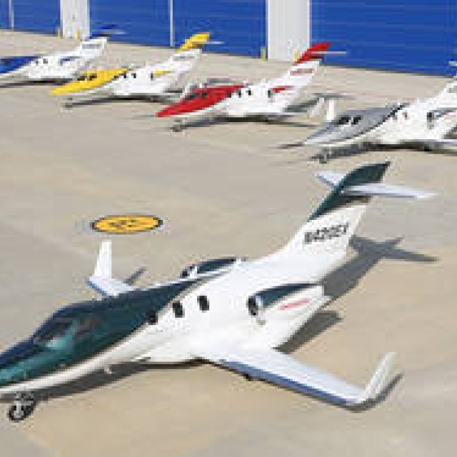 Honda｜HondaJet（ホンダジェット）量産1号機を初公開