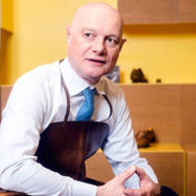 中田英寿、ジョンロブの職人と対峙する（メジャーメント・3） ギャラリー｜JOHN LOBB