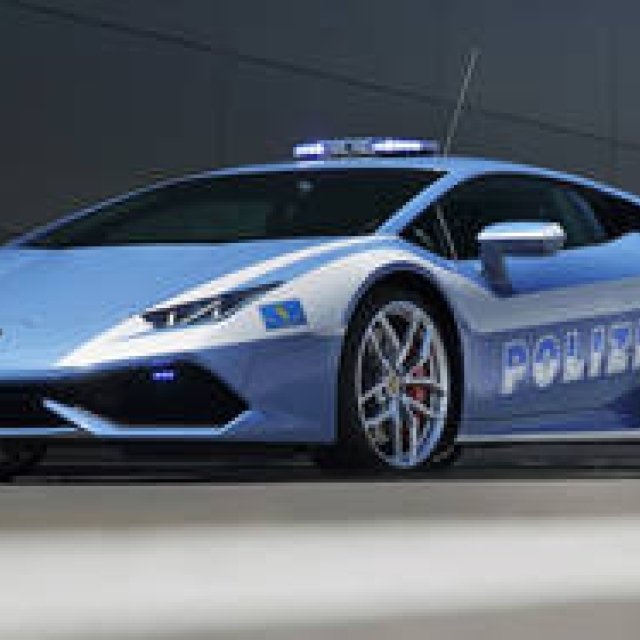イタリア警察に新型ウラカンを配備｜Lamborghini ギャラリー