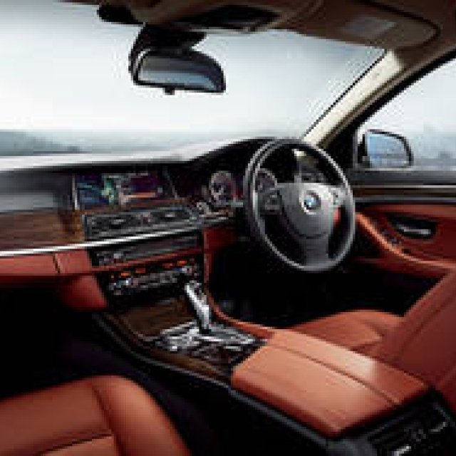 5シリーズ セダンに装備充実のInnovatorを限定発売｜BMW ギャラリー