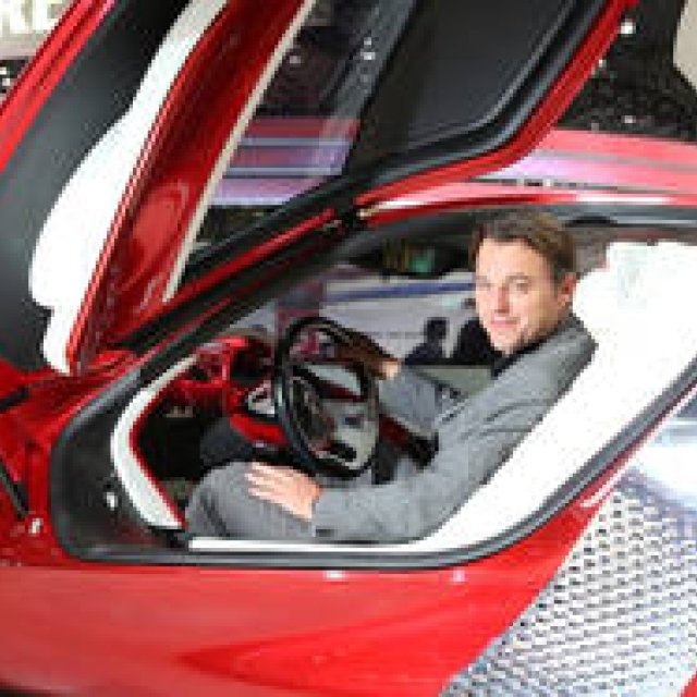 ローレンス・ヴァン・デン・アッカーにインタビュー｜Renault