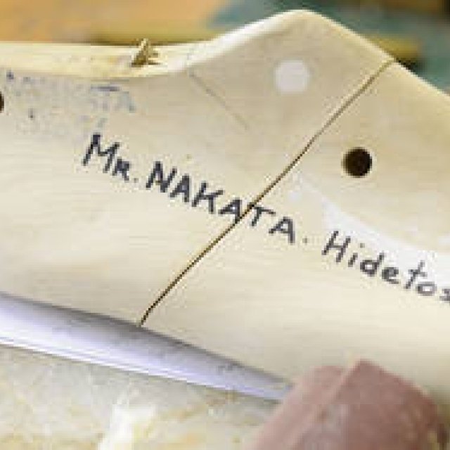 中田英寿、パリのビスポークアトリエを訪れる（トライオン・2） ギャラリー｜JOHN LOBB