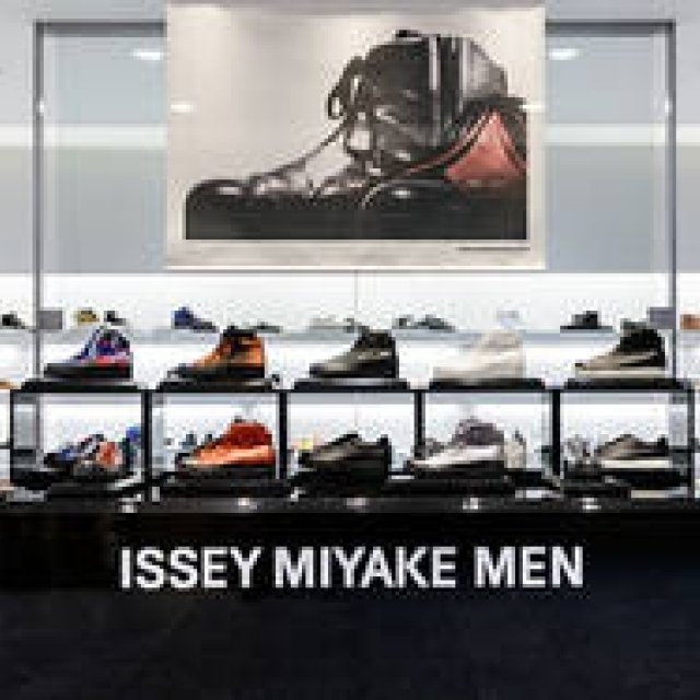 ISSEY MIYAKE｜新作スニーカー「FLYFRONT」シリーズ ギャラリー