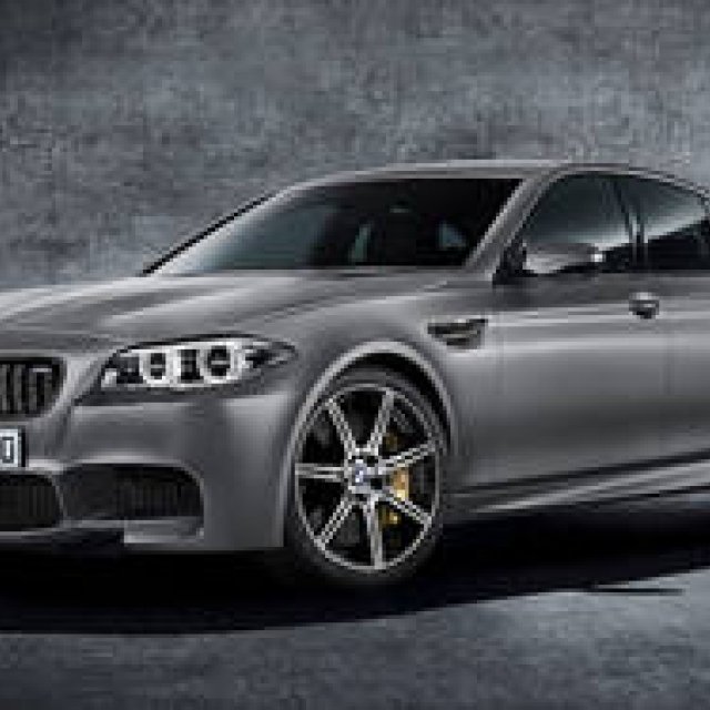 パワーを向上させた30周年記念のM5、日本でも発売｜BMW ギャラリー