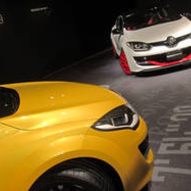 ニュル市販車FF最速仕様のメガーヌR.S.を限定発売｜Renault ギャラリー