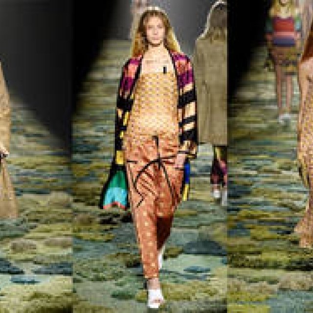 萩原輝美｜優しく涼やか、草原に揺れる春のドレス ギャラリー