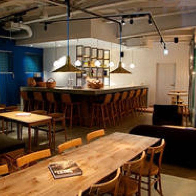 EAT｜南青山に親日家のフランス人が手がけるワインバー誕生 ギャラリー