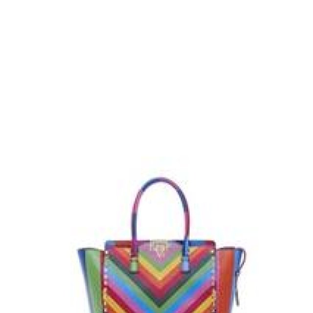 VALENTINO GARAVANI｜伊勢丹新宿店にて「ロックスタッズ 1973」先行発売イベント