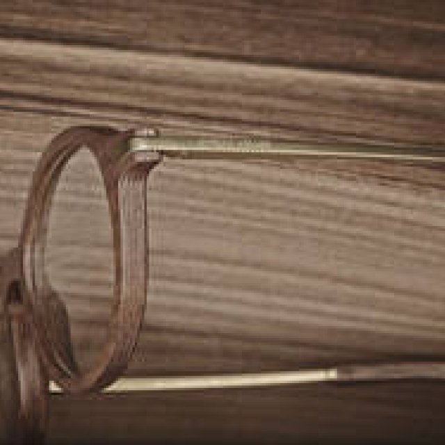 GIORGIO ARMANI｜天然のクルミ材を使った新作アイウェア発売 ギャラリー